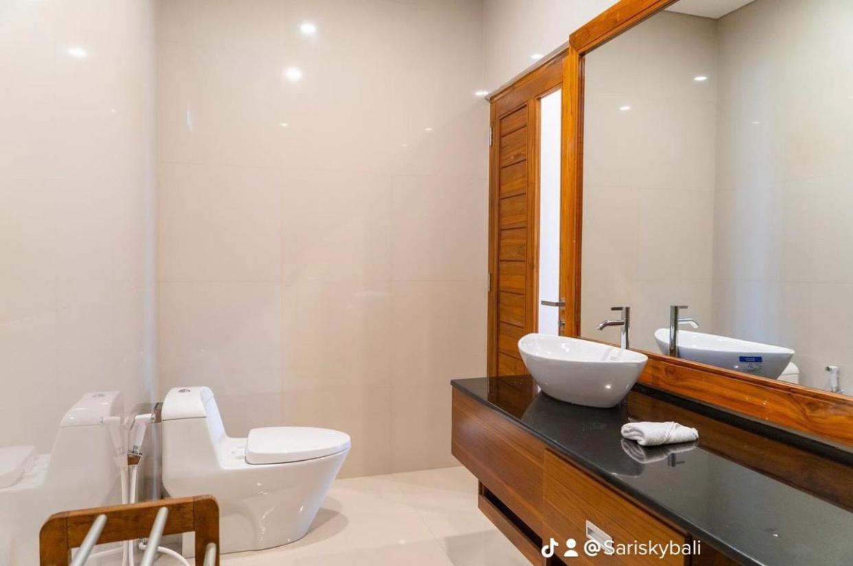 Sari Sky Bali Hotel Kubupenlokan Eksteriør billede